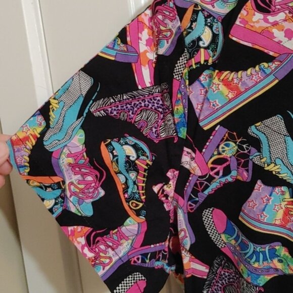 White Cross pediatric nurse scrubs top uniform shirt sleeve Medium sneak… - Picture 2 of 7